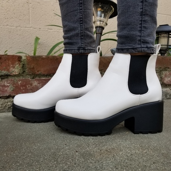 Shoes - 90s Grunge Style Chunky Heel Boots